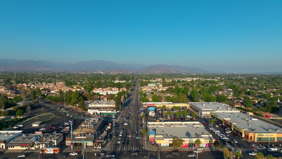 9110 Van Nuys Blvd, Panorama City, CA à louer - Vidéo sur l’annonce professionnelle – Image 2 sur 10