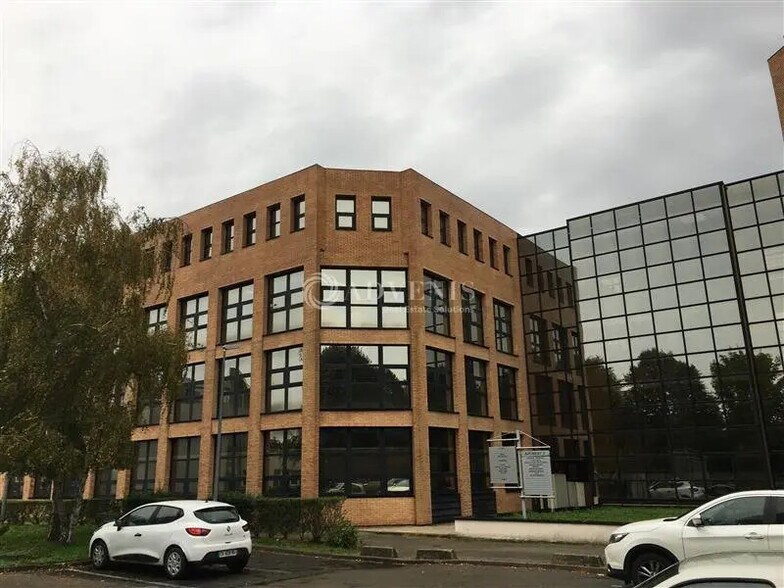 Bureau dans Le Pecq à louer - Photo de l’immeuble – Image 1 sur 10