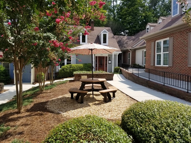 104-114 Brady Ct, Cary, NC à vendre - Photo de l’immeuble – Image 2 sur 14