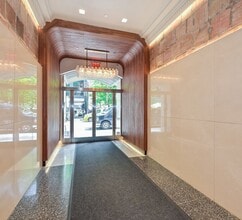 62 W 45th St, New York, NY à louer Hall d’entrée– Image 2 sur 3