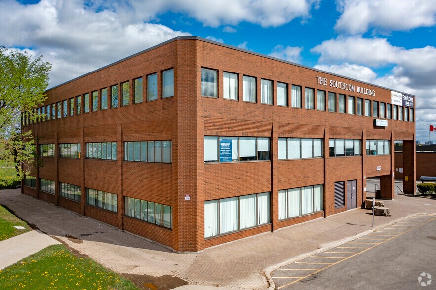 2227 S Millway Blvd, Mississauga, ON à louer - Photo de l’immeuble – Image 2 sur 5
