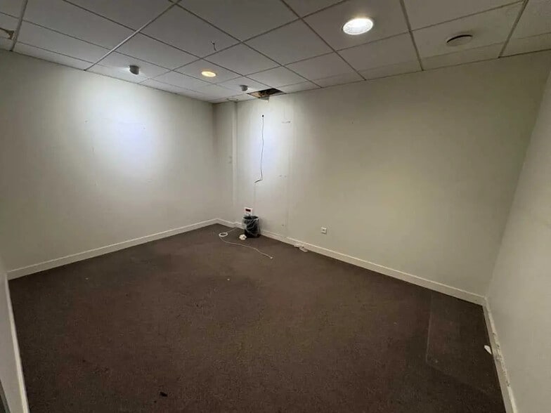 Local commercial dans Liancourt à vendre - Photo intérieure – Image 3 sur 5