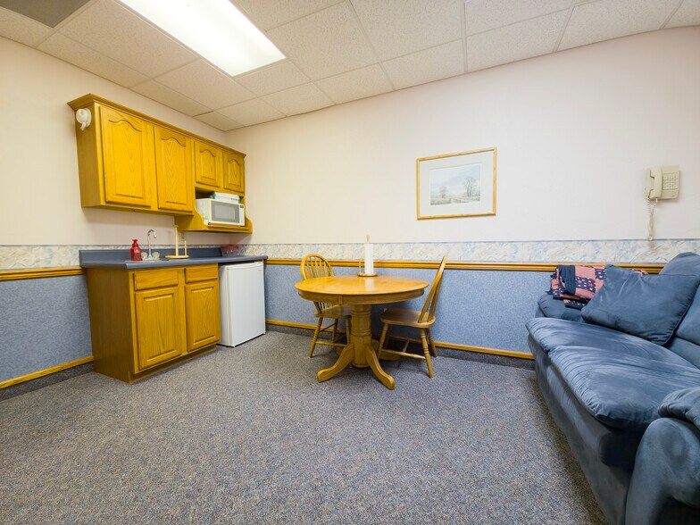 2103 W 9th St, Mount Carmel, IL à vendre - Photo de l’immeuble – Image 3 sur 33