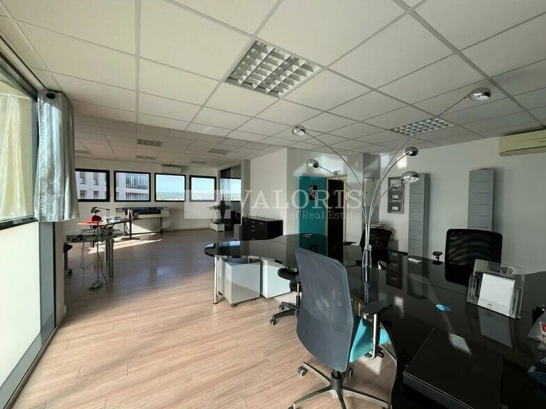 Bureau dans Aix-en-Provence à vendre - Photo de l’immeuble – Image 3 sur 12