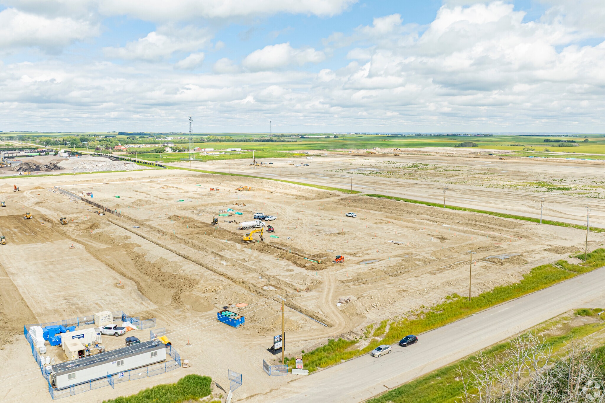 260238 High Plains Way, Rocky View No 44, AB à louer Photo principale– Image 1 sur 4