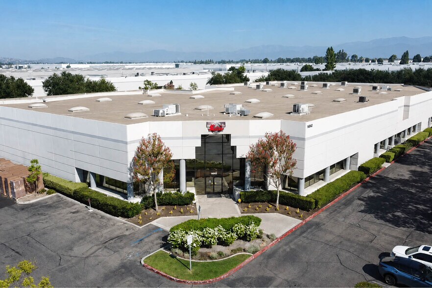 14042 Central Ave, Chino, CA à louer - Photo de l’immeuble – Image 1 sur 4