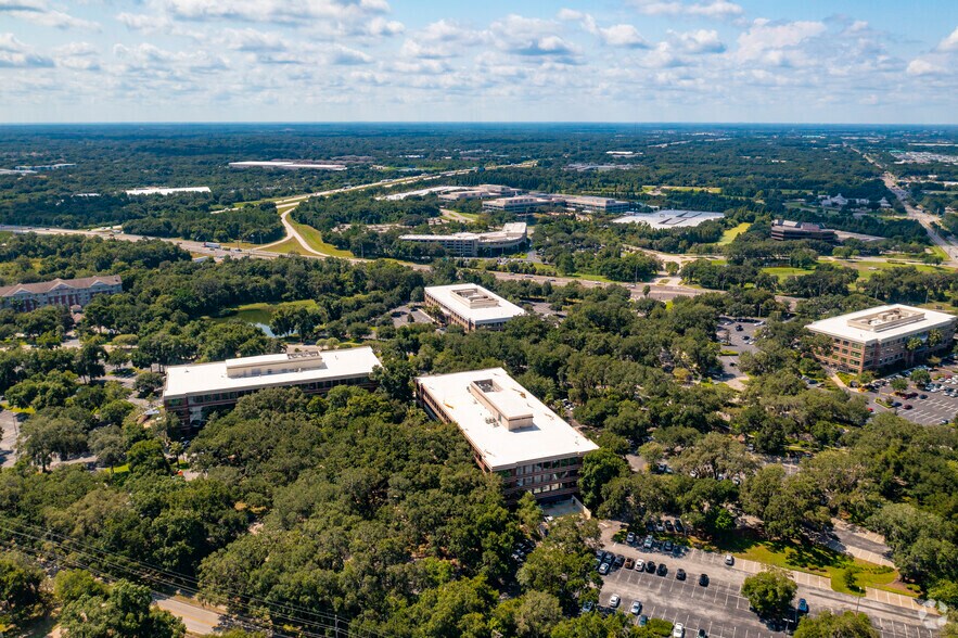 10150 Highland Manor Dr, Tampa, FL à louer - Photo de l’immeuble – Image 3 sur 3