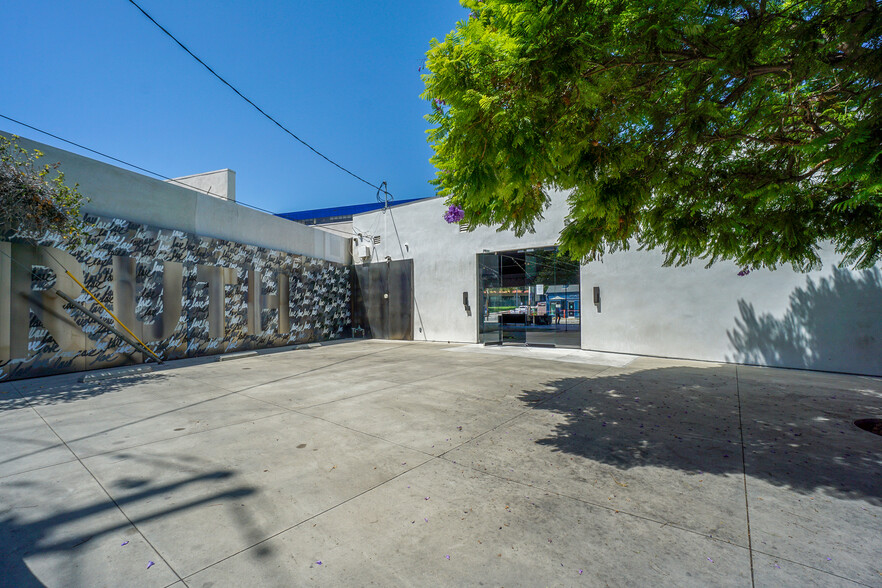 8626-8630 Melrose Ave, Los Angeles, CA à louer - Photo de l’immeuble – Image 3 sur 3