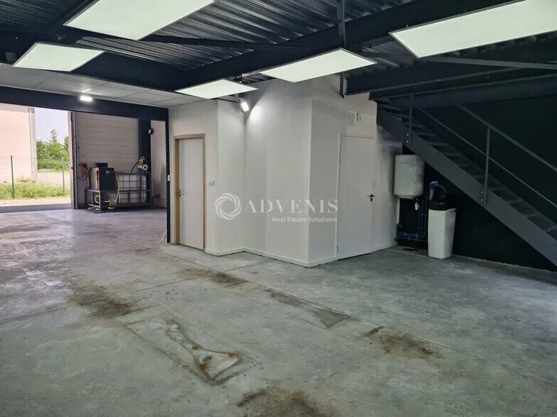 Local d’activités dans Dagneux à louer - Photo de l’immeuble – Image 3 sur 5