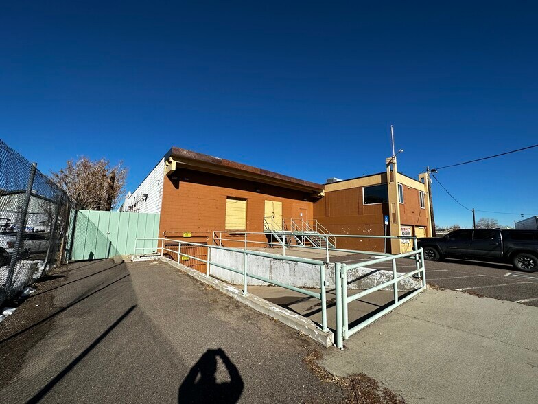 835 E 50th Ave, Denver, CO à louer - Photo de l’immeuble – Image 3 sur 25