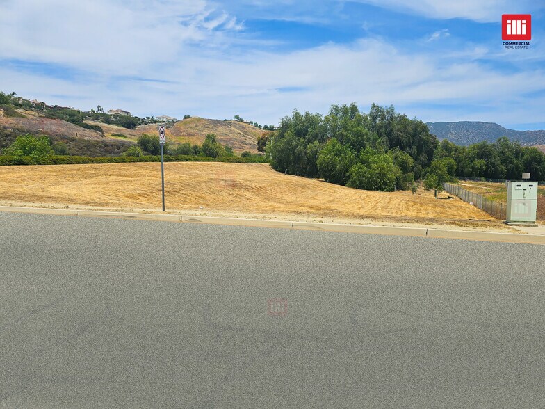 5800 Mt Sinai Dr, Simi Valley, CA à vendre - Photo de l’immeuble – Image 3 sur 6