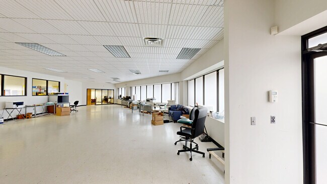 Plus de détails pour 111 Roberts St, East Hartford, CT - Bureau/Médical, Industriel/Logistique à louer