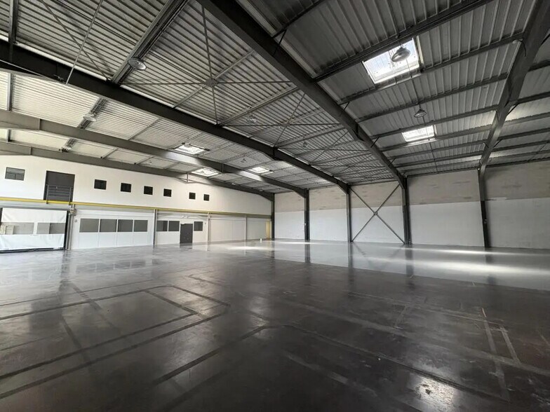 Bureau dans Aubagne à louer - Photo de l’immeuble – Image 1 sur 8