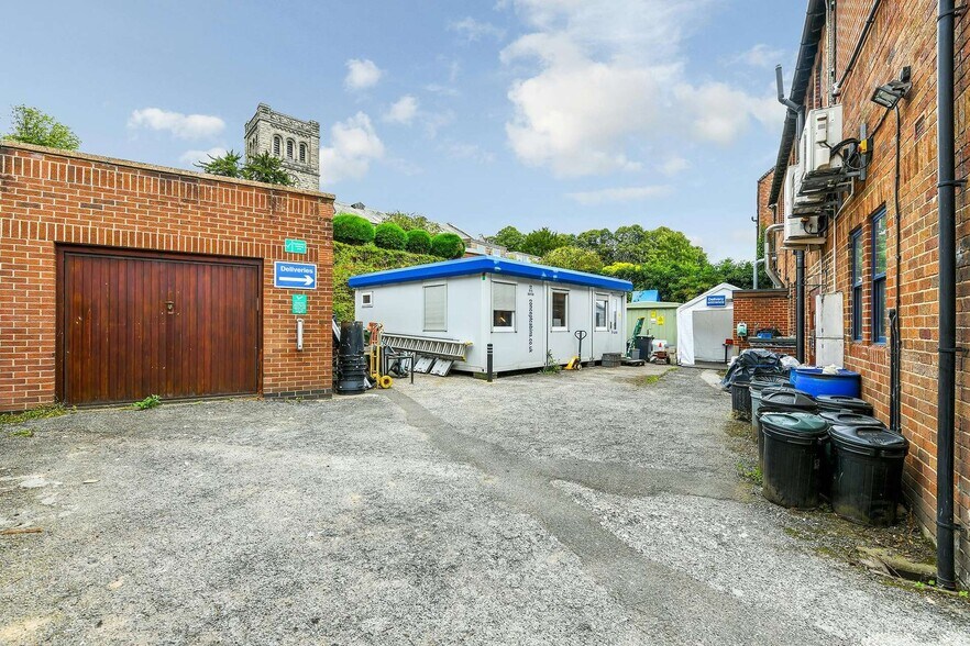 1 King St, Ashbourne à vendre - Photo de l’immeuble – Image 2 sur 30