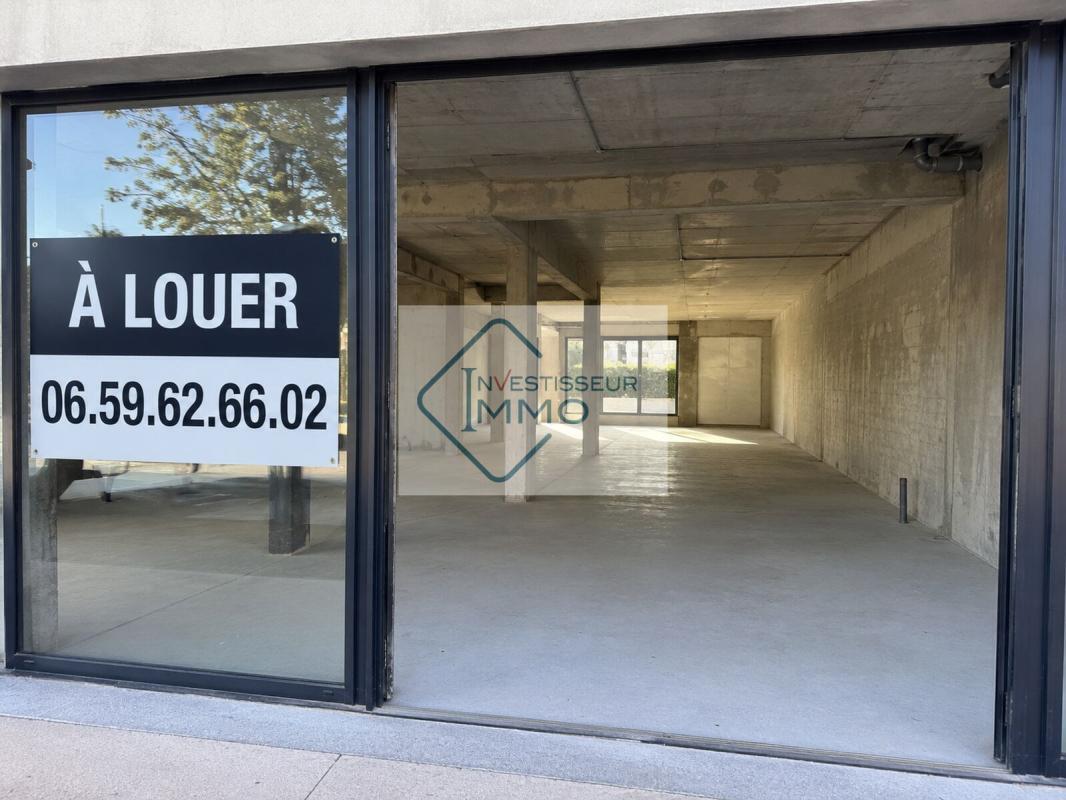 Local commercial dans Noisy Le Sec à louer Photo de l’immeuble– Image 1 sur 5