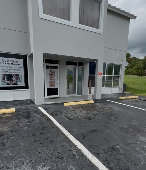 2250-2296 N US Highway 1, Fort Pierce, FL à louer - Photo de l’immeuble – Image 3 sur 3