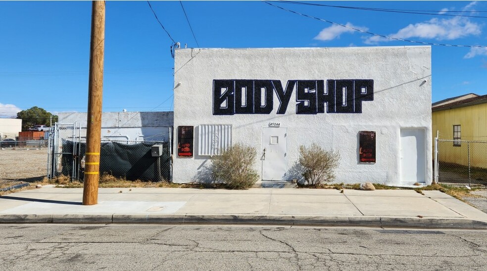 45044 Yucca Ave, Lancaster, CA à louer - Photo principale – Image 1 sur 11