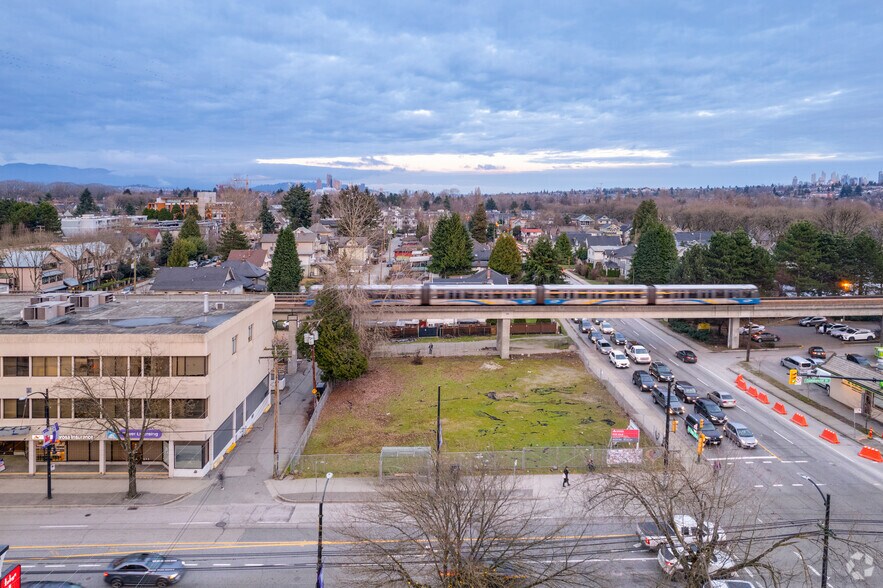 1705 12th Av E, Vancouver, BC à vendre - Photo de l’immeuble – Image 1 sur 4