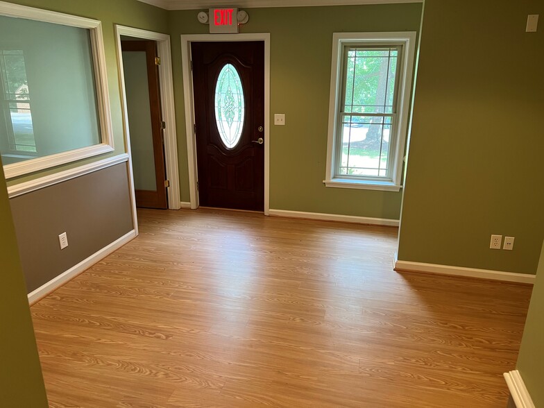 695 Bent Oaks Dr, Earlysville, VA à louer - Photo de l’immeuble – Image 2 sur 6