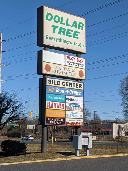 2500-2532 Mount Holly Rd, Burlington, NJ à louer - Photo de l’immeuble – Image 3 sur 5