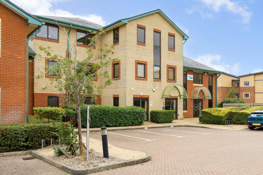 Smeaton Clos, Aylesbury à louer - Photo de l’immeuble – Image 1 sur 16