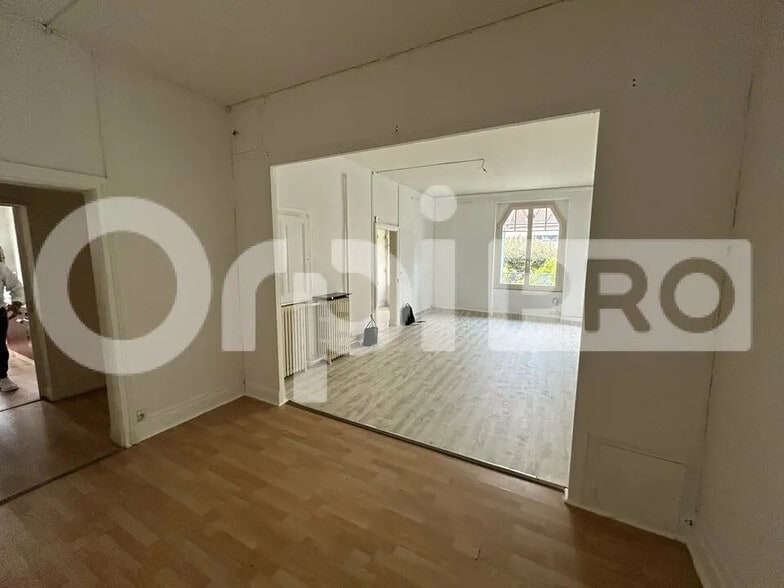Bureau dans Montluçon à vendre - Photo de l’immeuble – Image 2 sur 10