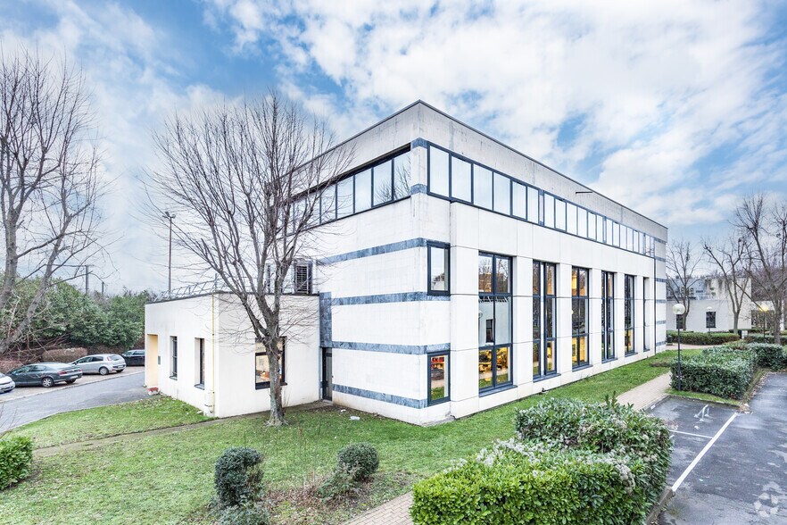 Local d'activités dans Gennevilliers à vendre - Photo de l’immeuble – Image 2 sur 3
