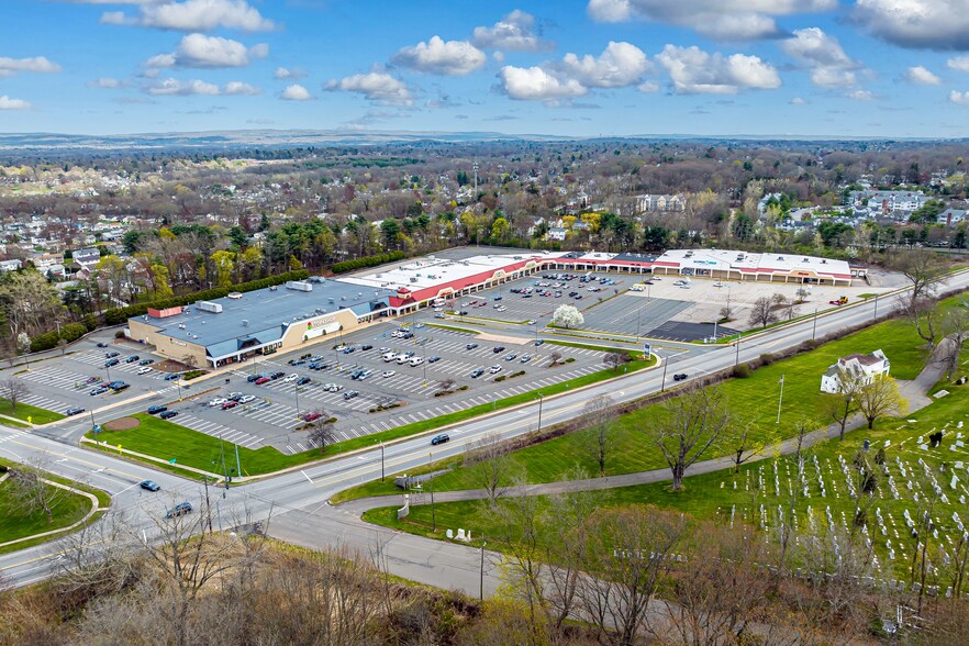 1380-1430 Berlin Tpke, Wethersfield, CT à louer - Photo de l’immeuble – Image 2 sur 6