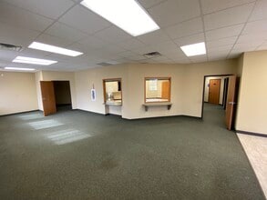 3370 E Jolly Rd, Lansing, MI à louer Photo intérieure– Image 2 sur 26
