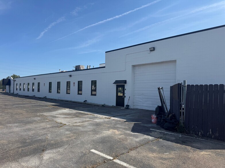 24435 Halsted Rd, Farmington Hills, MI à vendre - Photo de l’immeuble – Image 2 sur 2