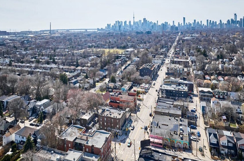 1395 Gerrard St E, Toronto, ON à vendre - Aérien – Image 3 sur 4