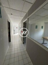 Bureau dans Gémenos à louer Photo intérieure– Image 2 sur 7