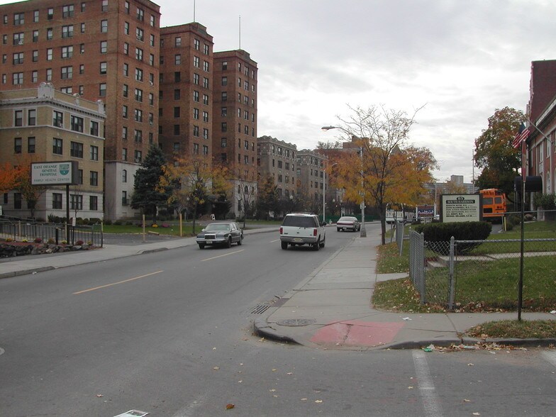 85 S Harrison St, East Orange, NJ à louer - Photo de l’immeuble – Image 3 sur 13