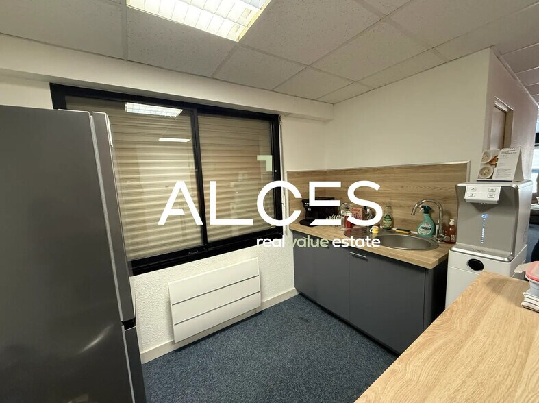 Bureau dans Bordeaux à louer - Photo de l’immeuble – Image 2 sur 3