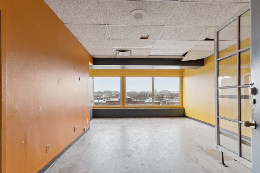 3440-3444 Rue Ontario E, Montréal, QC à louer - Photo de l’immeuble – Image 2 sur 13