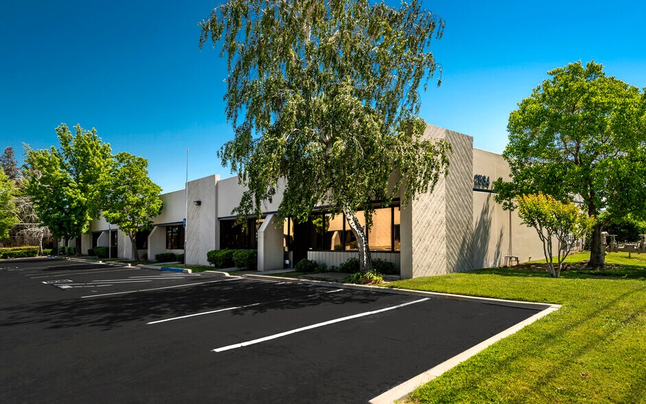 2534-2568 Industrial Blvd, West Sacramento, CA à louer - Photo de l’immeuble – Image 3 sur 6
