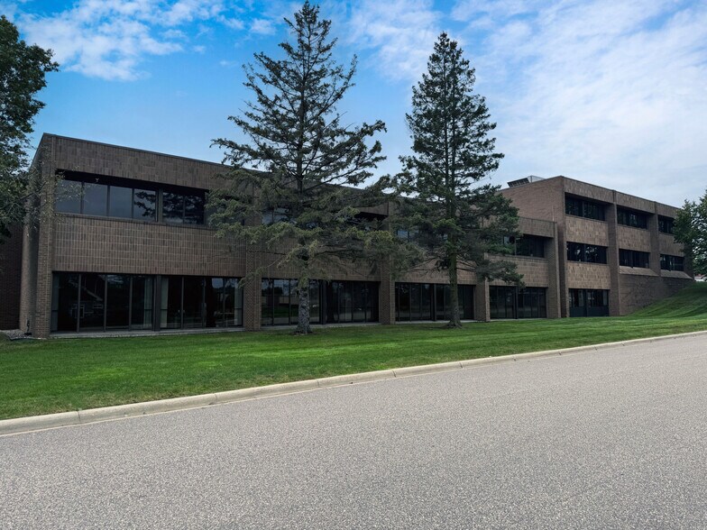 750 S Plaza Dr, Saint Paul, MN à louer - Photo principale – Image 1 sur 10