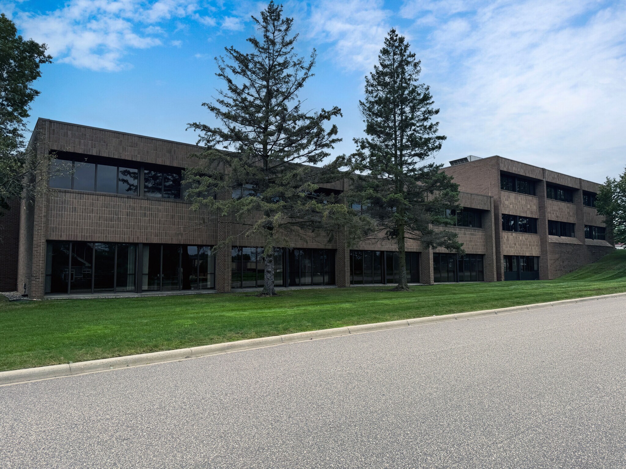 750 S Plaza Dr, Saint Paul, MN à louer Photo principale– Image 1 sur 11