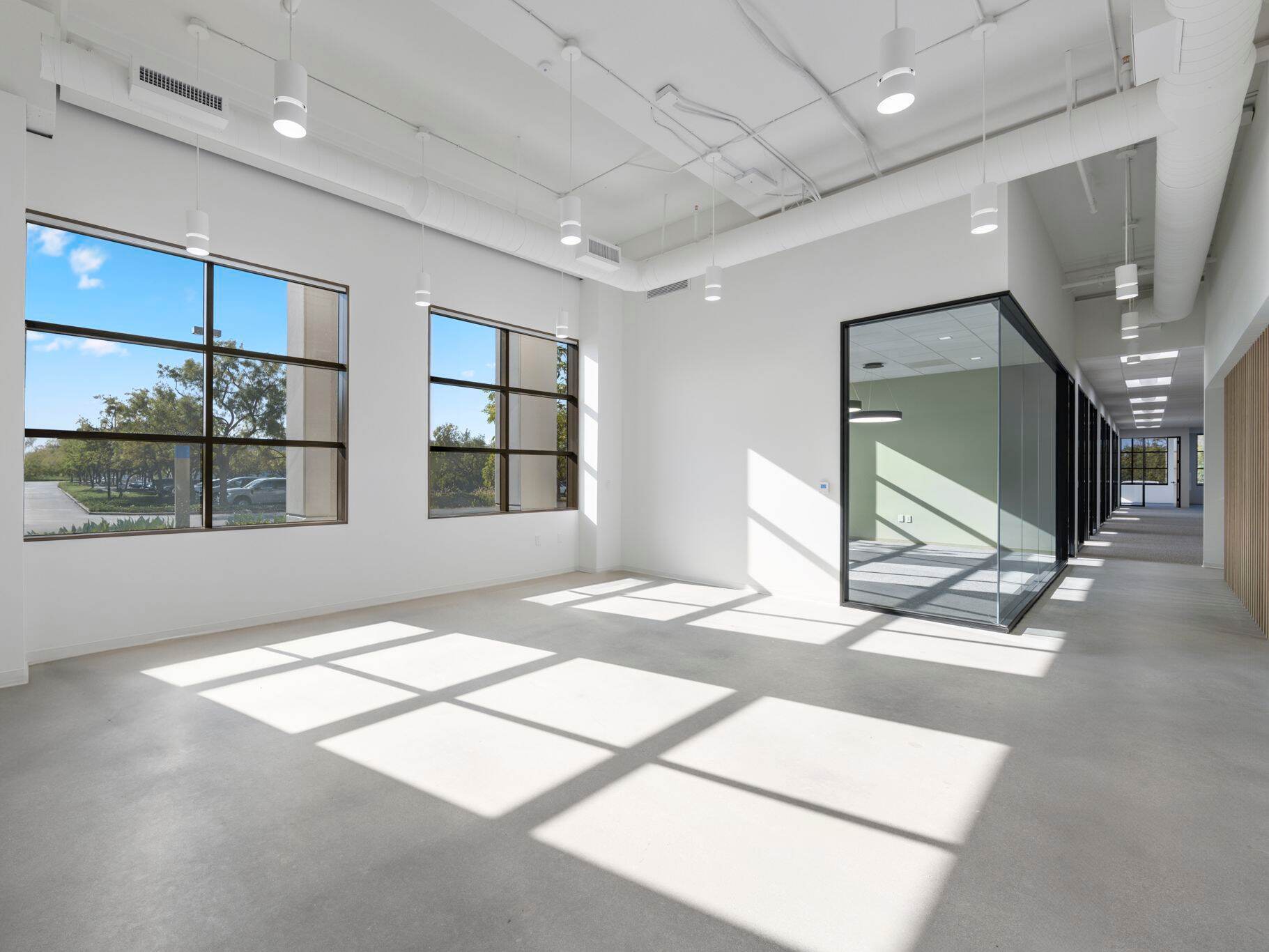 111 Academy Dr, Irvine, CA à louer Photo intérieure– Image 1 sur 14