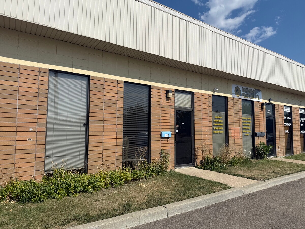 4840 93 Av NW, Edmonton, AB T6B 2P8 - Lot 4840 -  - Photo intérieure - Image 1 of 11