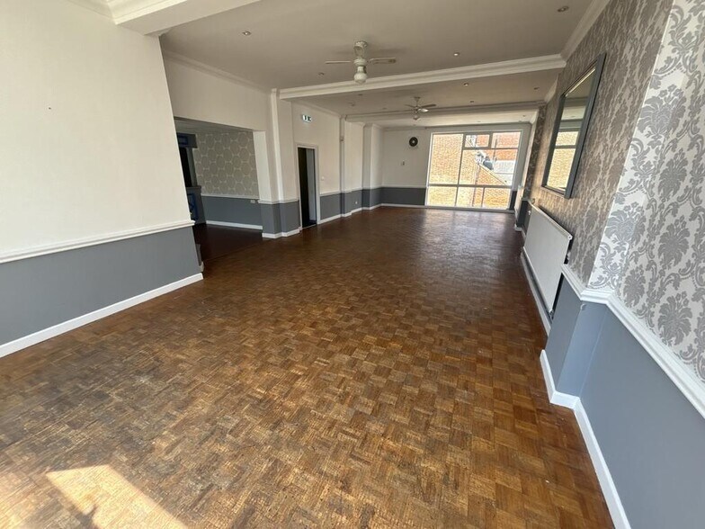 40 Pyle Street, Newport à vendre - Photo de l’immeuble – Image 2 sur 5