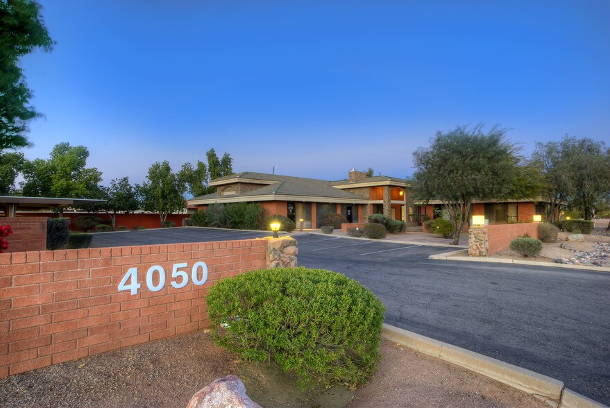 4050 E Greenway Rd, Phoenix, AZ à louer - Photo de l’immeuble – Image 1 sur 4