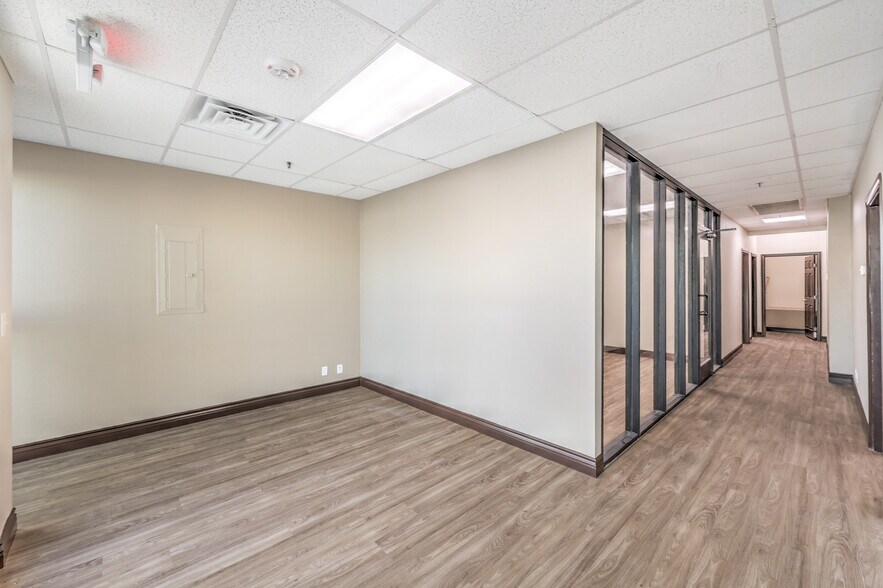 4270 S Decatur Blvd, Las Vegas, NV à louer - Photo de l’immeuble – Image 2 sur 12