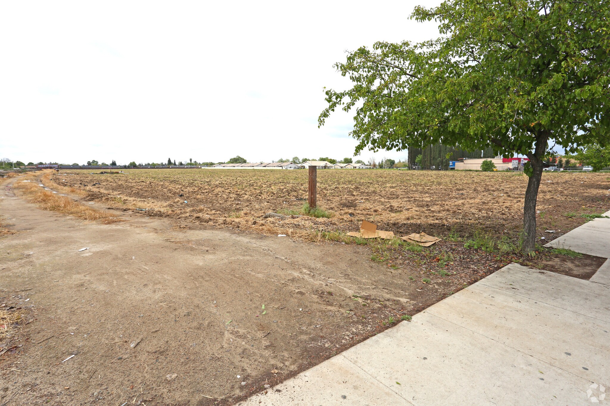 Dinuba Blvd, Visalia, CA à vendre Photo principale– Image 1 sur 4