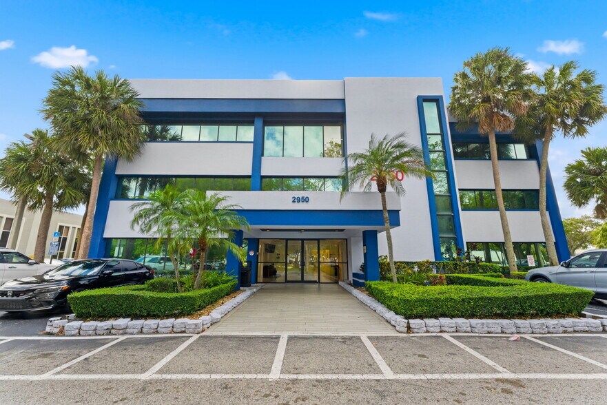 2950 W Cypress Creek Rd, Fort Lauderdale, FL à louer - Photo principale – Image 1 sur 46