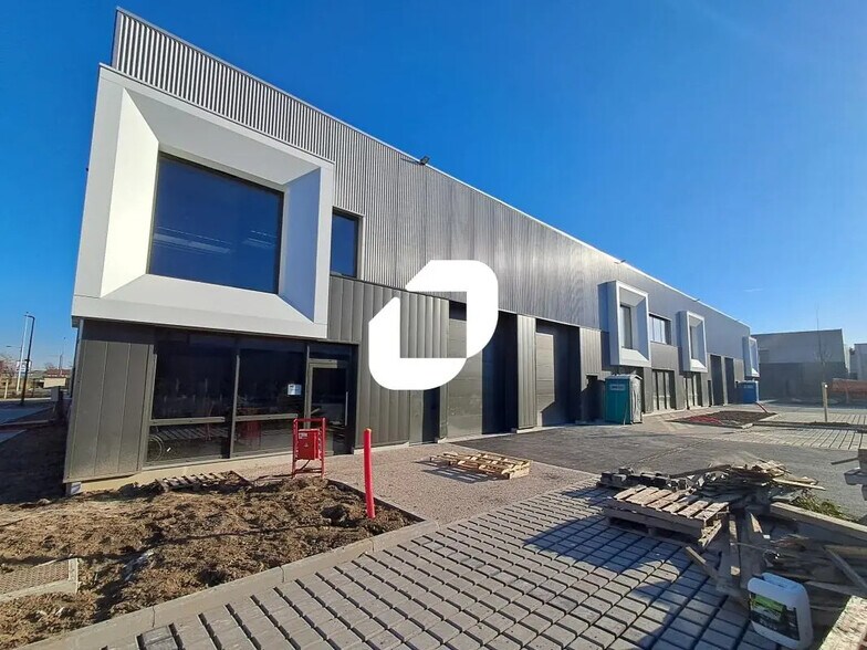 Local d'activités dans Quesnoy-sur-Deûle à vendre - Photo de l’immeuble – Image 3 sur 7