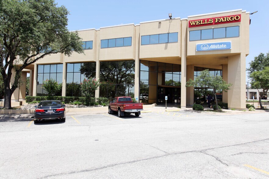 9800 N Lamar Blvd, Austin, TX à louer - Photo de l’immeuble – Image 3 sur 14