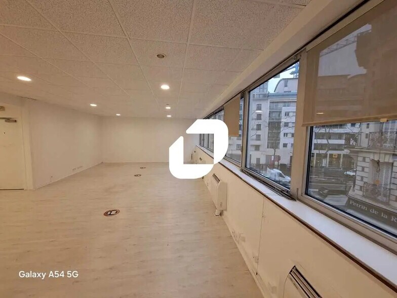 Bureau dans Boulogne-Billancourt à louer - Photo de l’immeuble – Image 3 sur 6