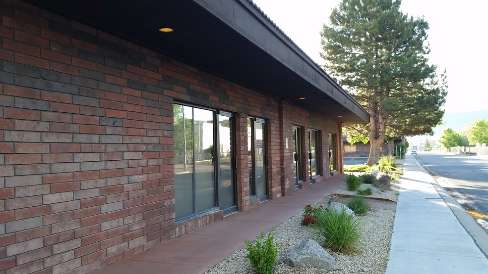675 Fairview Dr, Carson City, NV à louer - Photo de l’immeuble – Image 2 sur 14