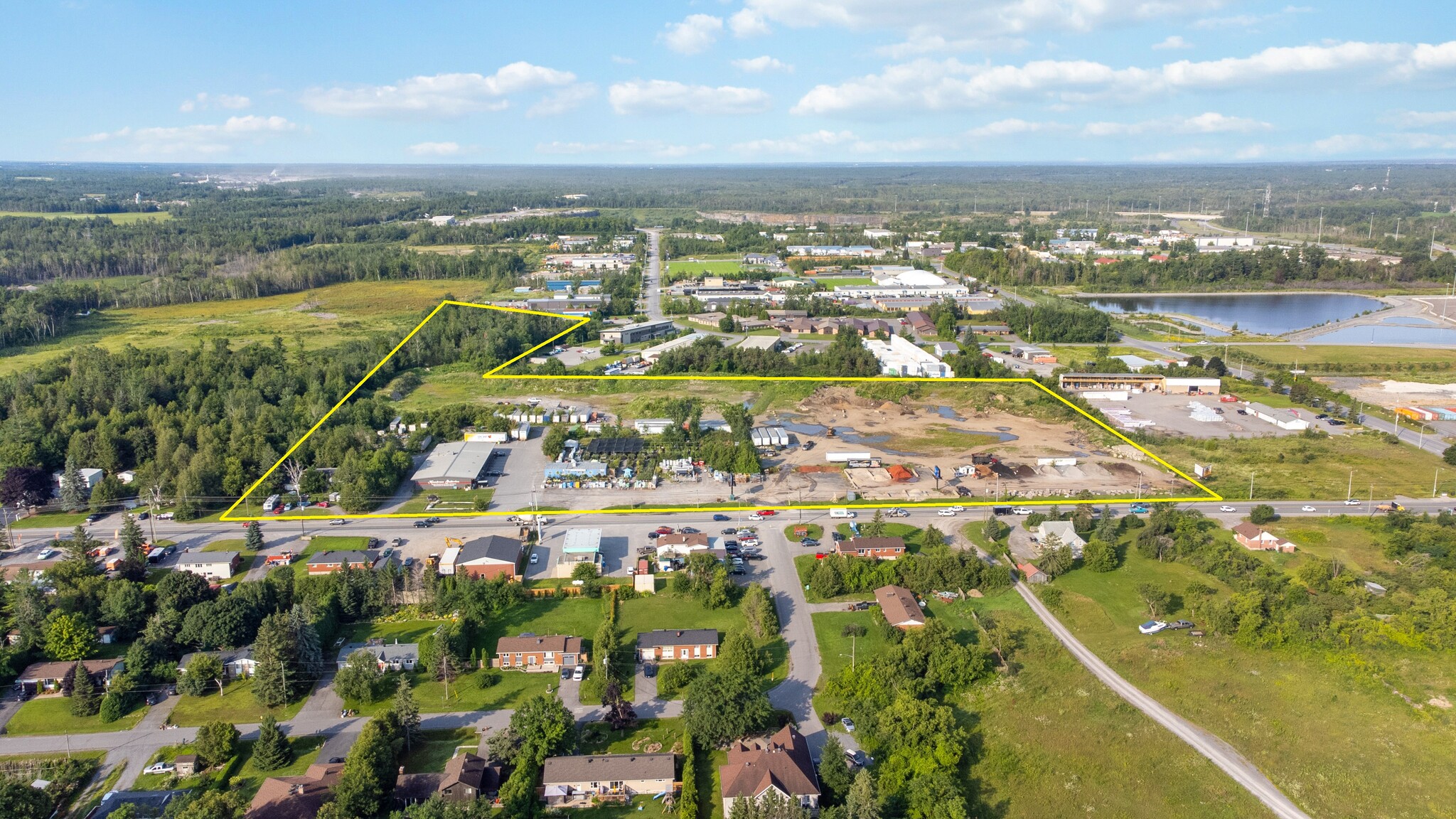 2057-2079 Carp Rd, Ottawa, ON à vendre Photo de l’immeuble– Image 1 sur 10